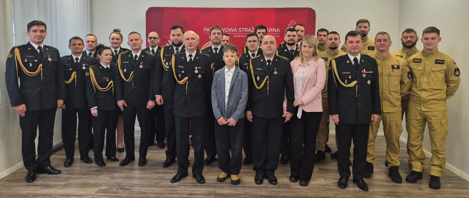 Na zdjęciu widoczni zgromadzeni w sali konferencyjnej Komendy.