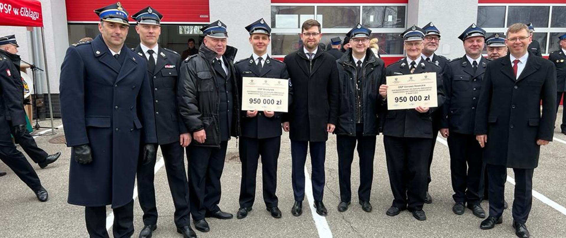 Wręczenie promes na zakup nowych samochodów dla jednostek OSP