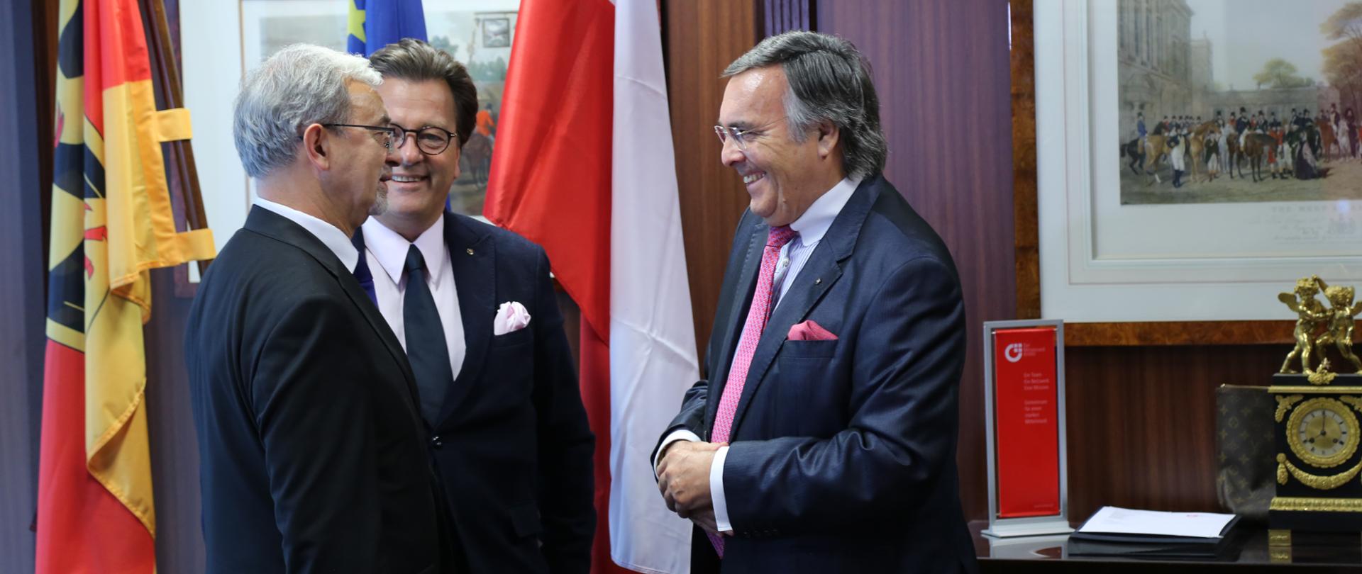 Minister Kwieciński podczas rozmowy z przedstawicielami zrzeszenia niemieckich małych i średnich firm. 