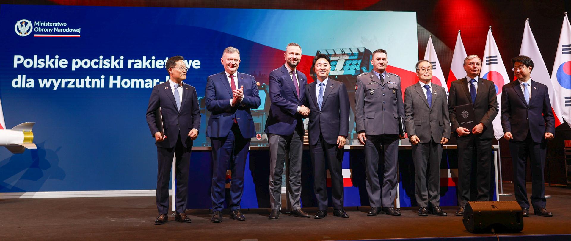 The deputy prime minister – minister of national defence Władysław Kosiniak-Kamysz and the secretary of state in the Ministry of National Defence Paweł Bejda have met the delegates from the government and the Ministry of National Defence of the Republic of Korea in Warsaw on 29 December. The delegation was led by the special envoy of the President of the Republic of Korea for strategic economic cooperation, chief of the Chancellery of the President, Kang Hoon-sik. A third implementation agreement for the HOMAR-K multiple rocket launcher programme, aimed at procuring Polish-produced rockets for the HOMAR-K launcher, was signed after the meeting.