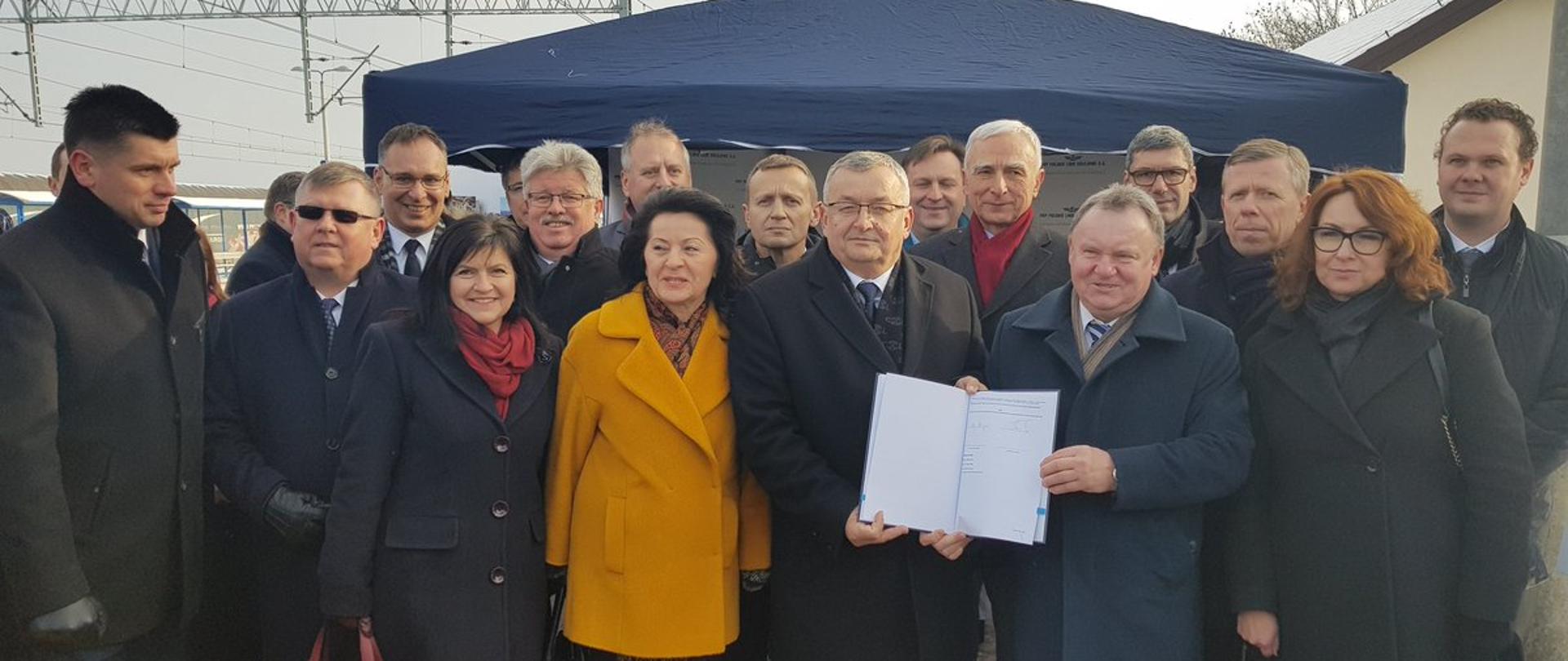 Podpisanie umowy na pierwszy etap inwestycji kolejowej Podłęże - Piekiełko