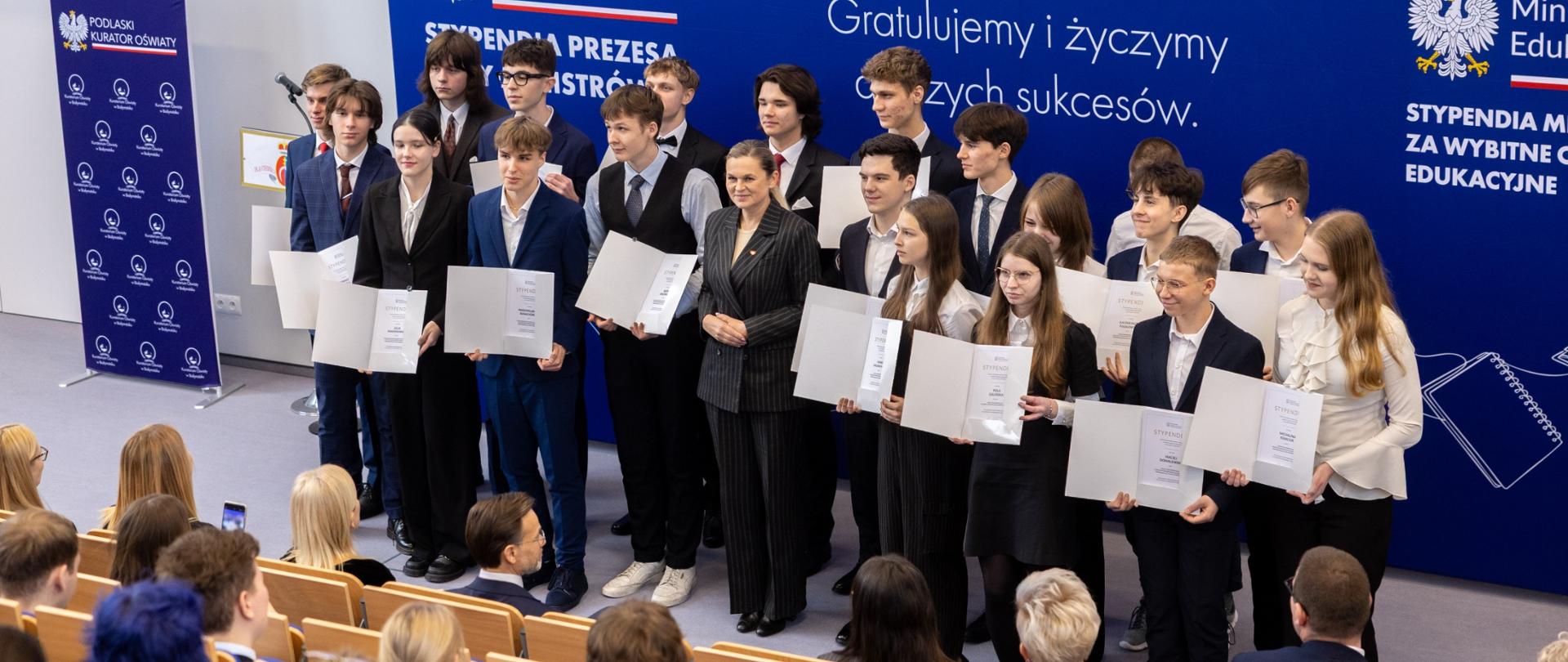 Podlascy uczniowie ze stypendiami Prezesa Rady Ministrów i Ministra Edukacji Narodowej