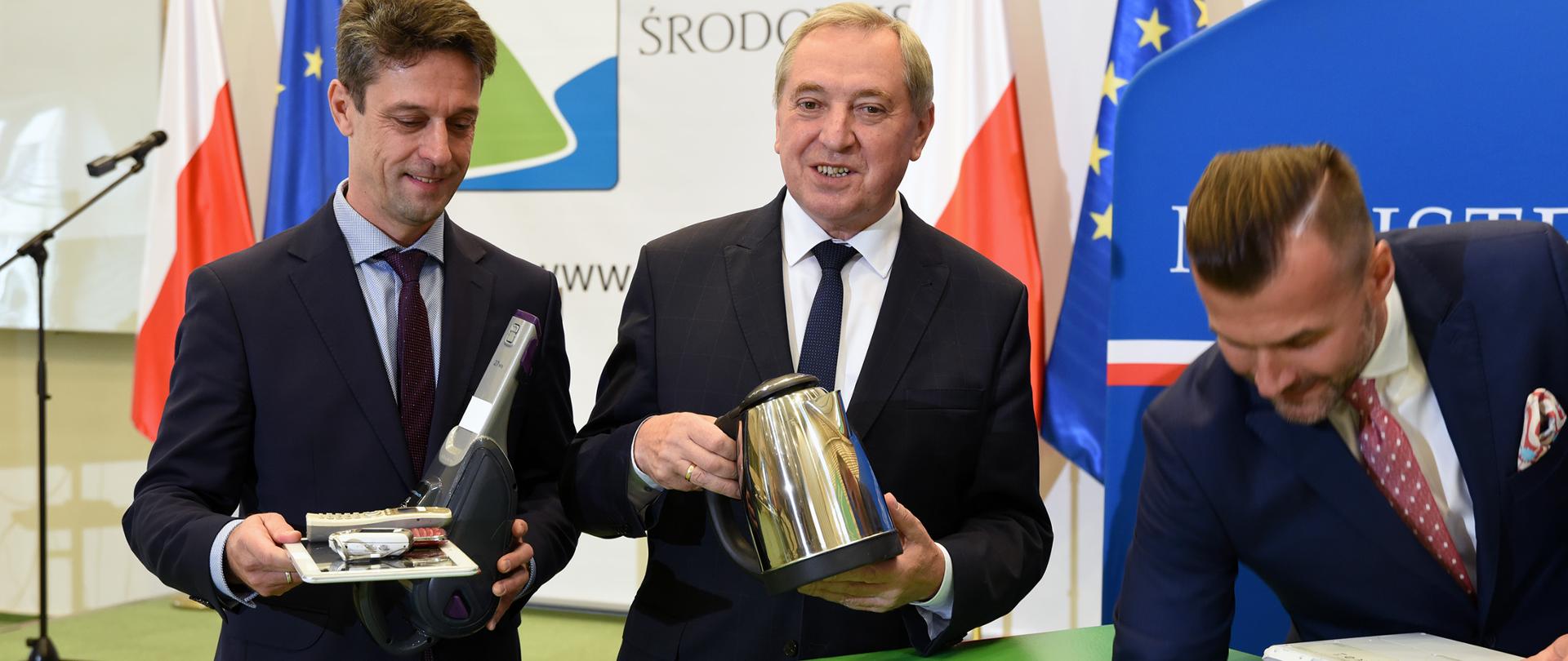 Konferencja prasowa ministra środowiska Henryka Kowalczyka dot. elektrośmieci