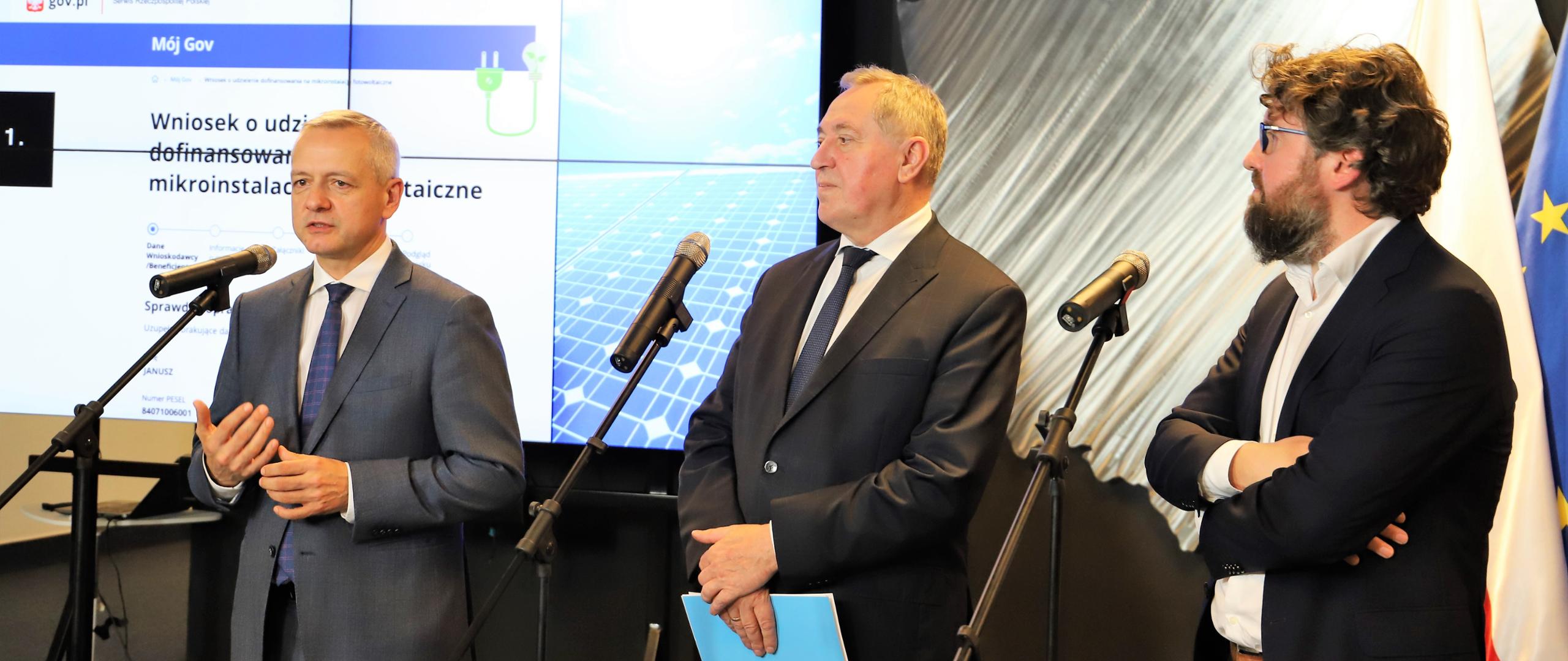 Minister Cyfryzacji - Marek Zagórski, Minister Środowiska - Henryk Kowalczyk i prezes Narodowego Funduszu Ochrony Środowiska i Gospodarki Wodnej - Piotr Woźny