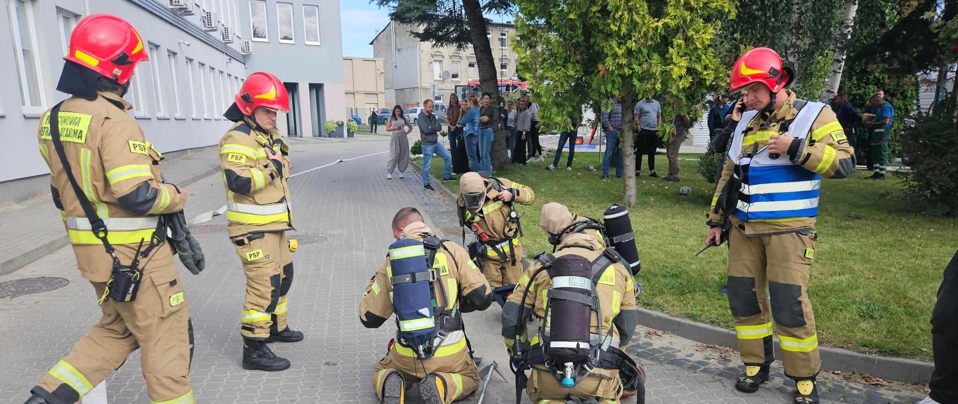 Przygotowanie rot do podjęcia działań w pomieszczeniach objętych pożarem