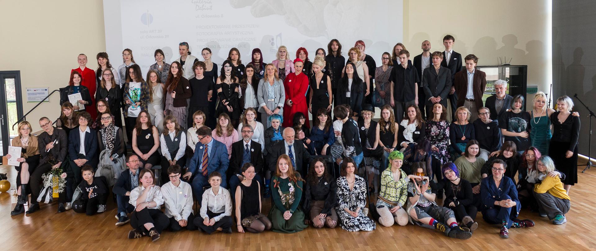 Pożegnanie maturzystów, zdjęcie grupowe
