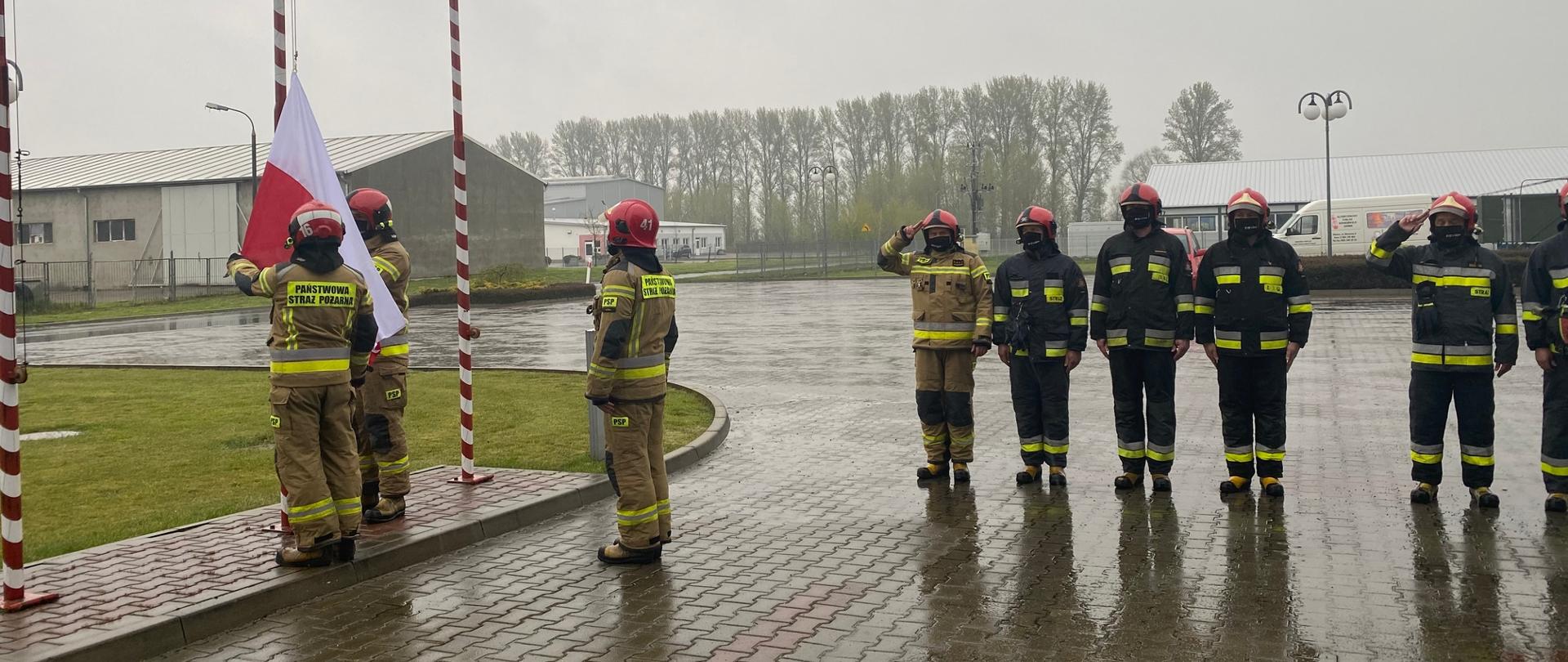 Dzień flagi w KP PSP w Górze