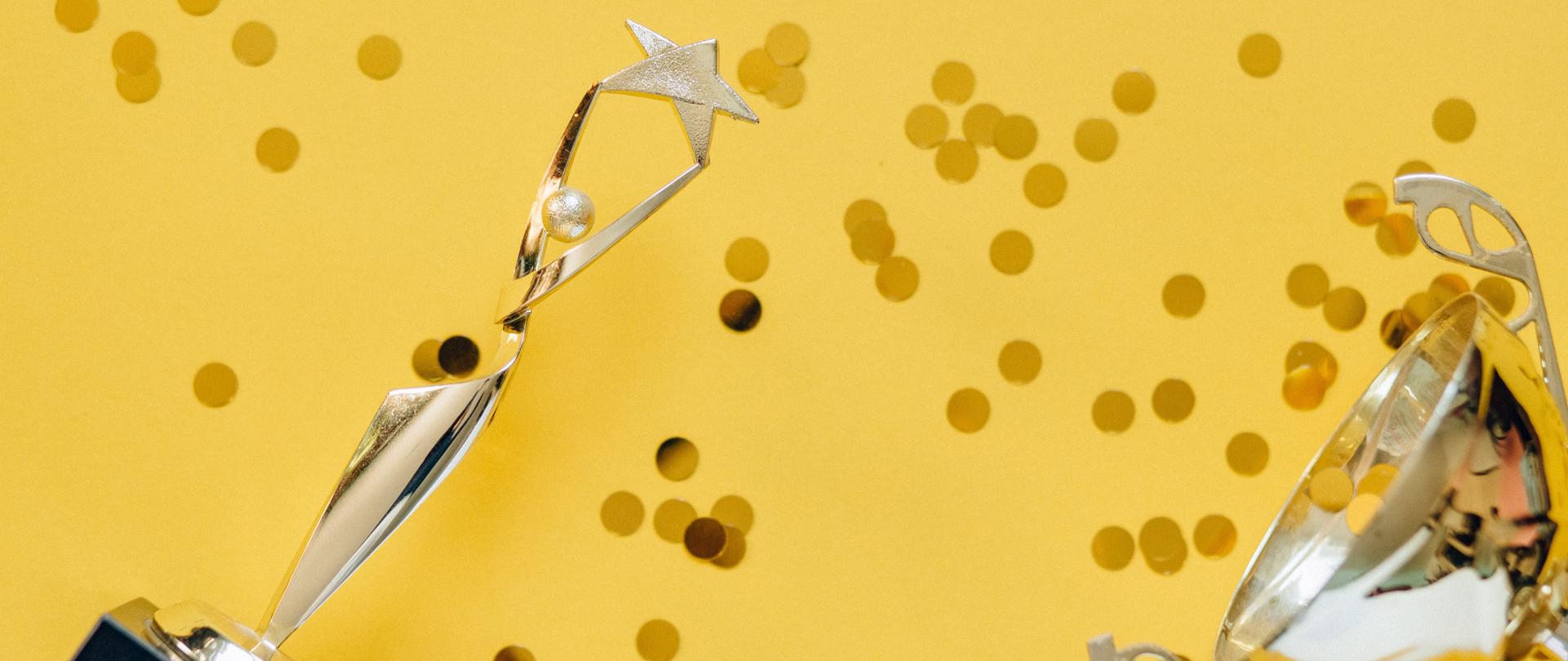 Zdjęcie autorstwa Nataliya Vaitkevich z Pexels: https://www.pexels.com/pl-pl/zdjecie/sztuka-reka-drink-abstrakcyjny-6532374/