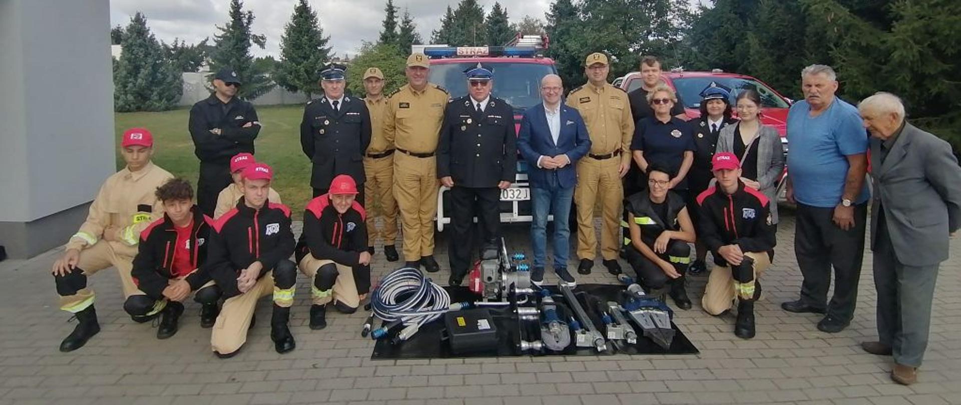 Nowy sprzęt hydrauliczny dla OSP Szczytniki