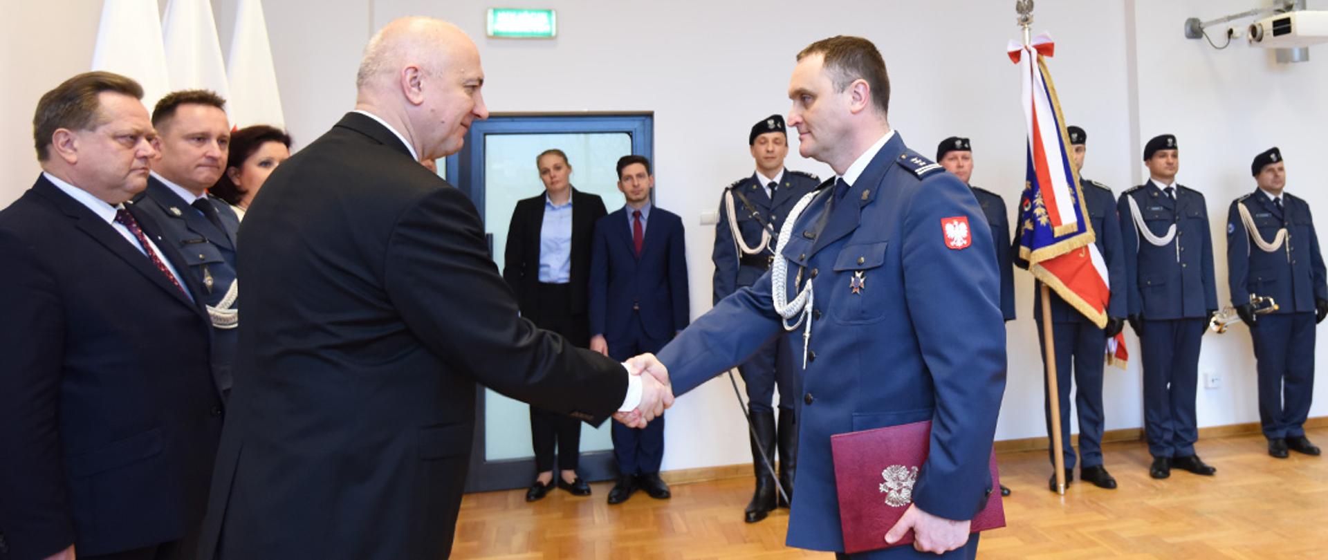 Minister Joachim Brudziński powierza pełnienie obowiązków Komendanta SOP płk. SOP Krzysztofowi Królowi.