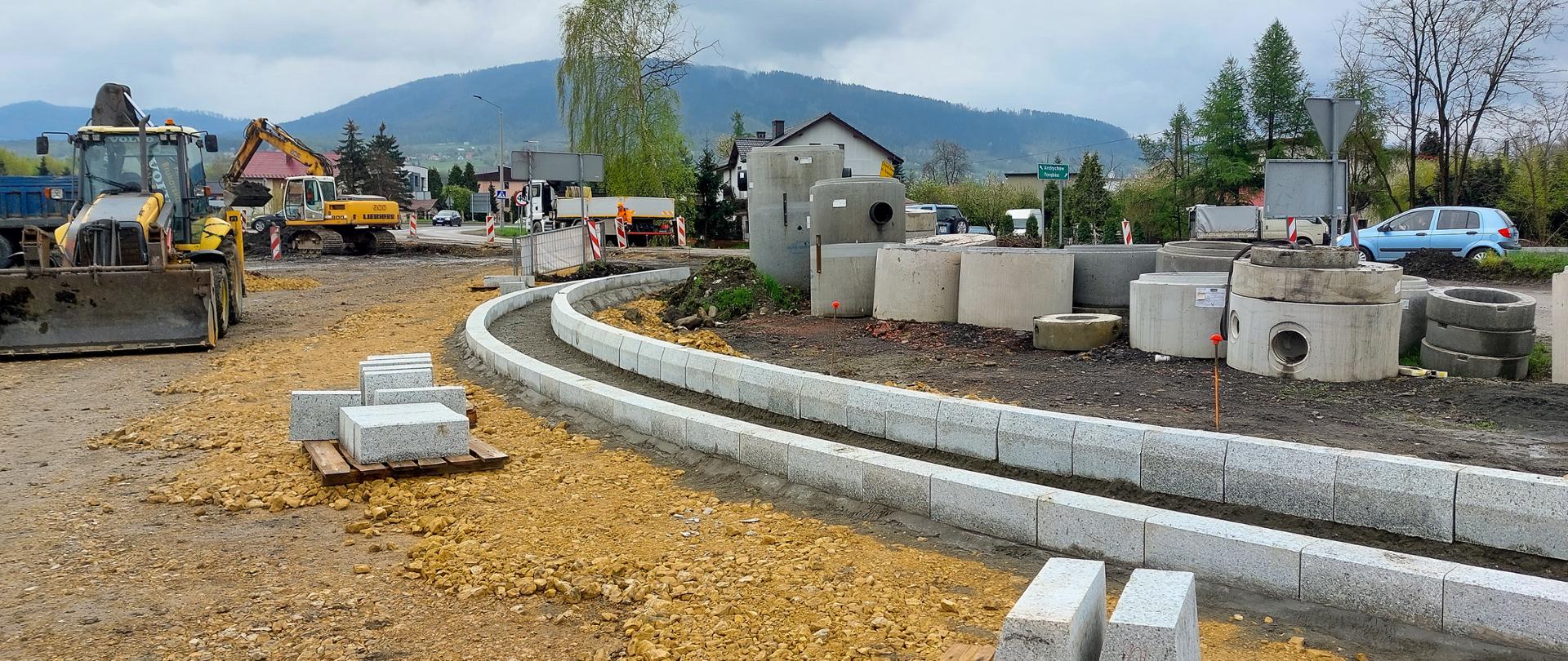 Trwa przebudowa skrzyżowania DK52 z drogami powiatowymi w Czańcu 