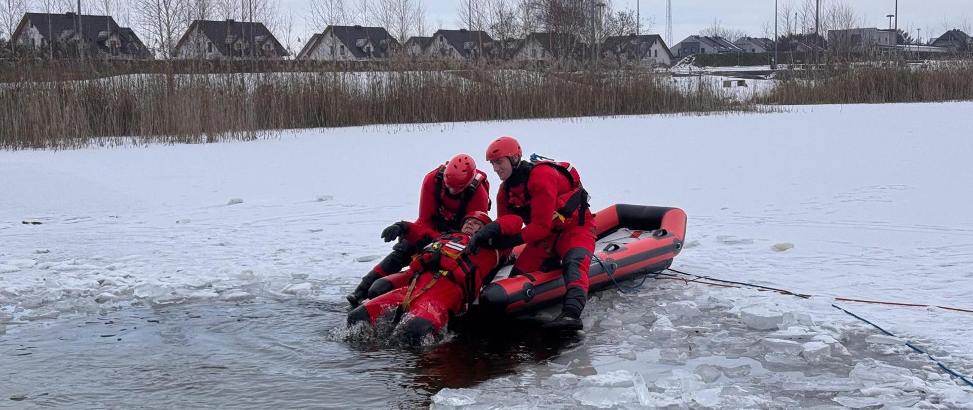 Wielkopolscy strażacy trenują w zimowych warunkach