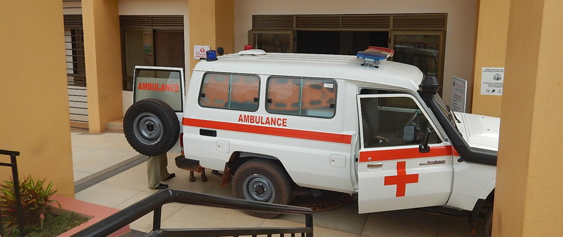 Wanda_Matugga_Health_Centre_ambulans.jpg