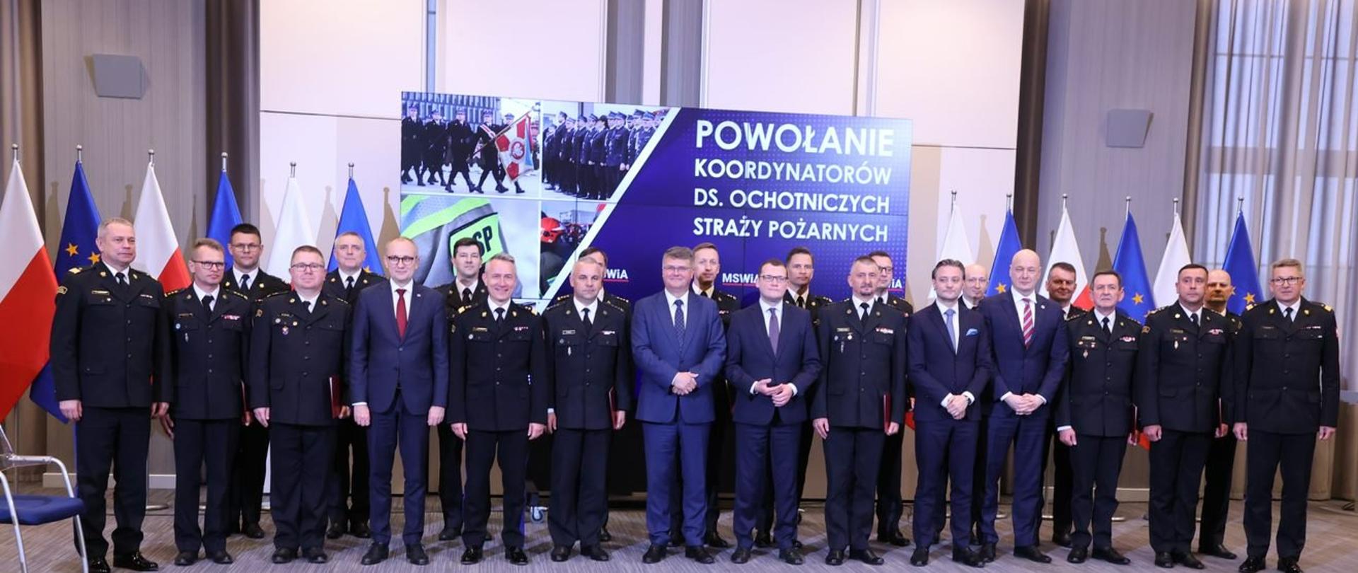 Na zdjęciu grupowym sekretarz stanu w MSWiA, ,Komendant Główny PSP wraz z Zastępcami oraz Komendanci Wojewódzcy 