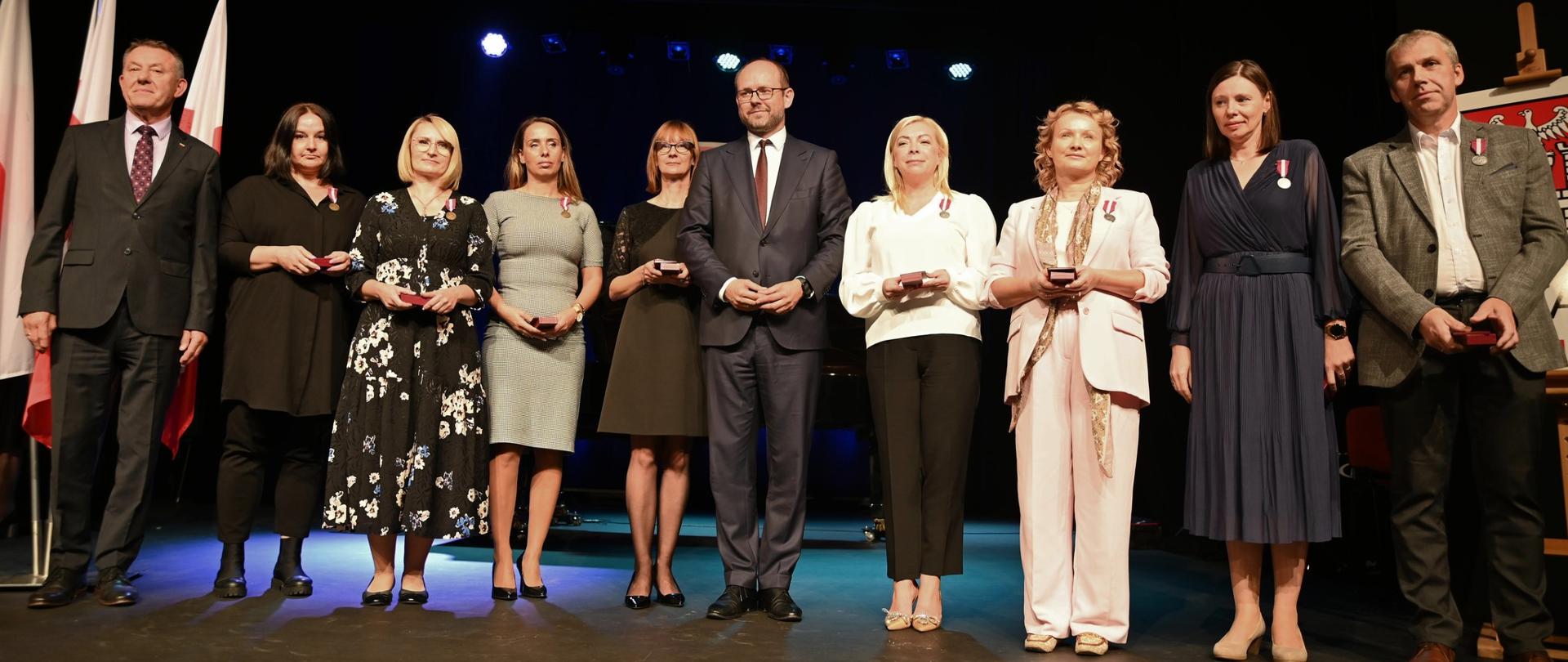 Zdjęcie wspólne uczestników uroczystości 