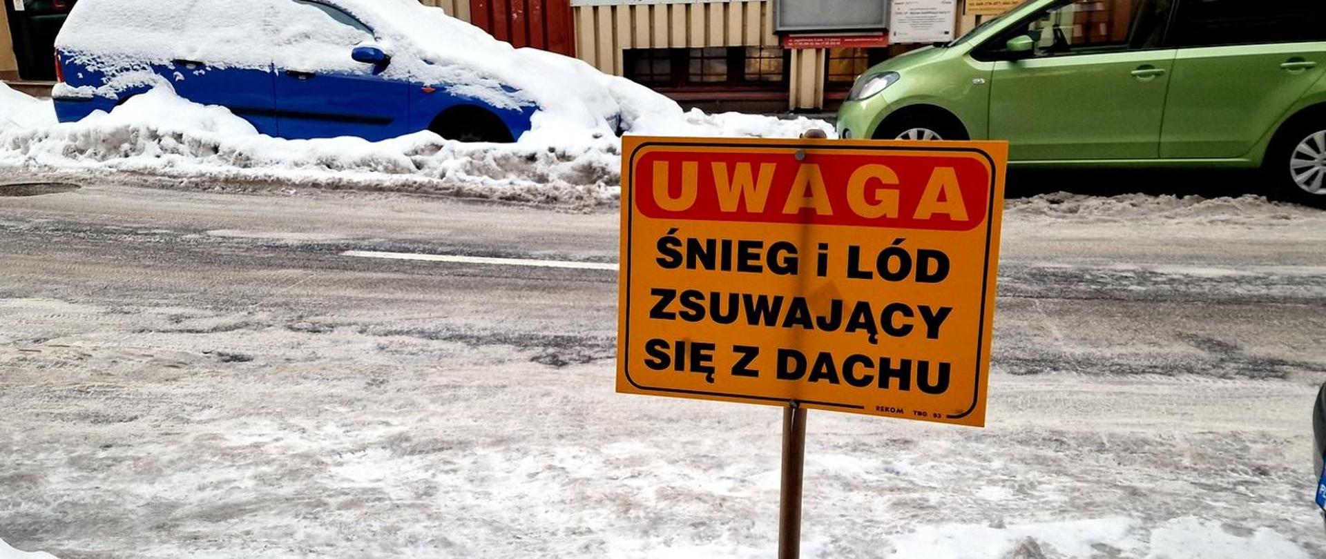 Śnieg_i_Lód_zsuwający_się_z_dachu