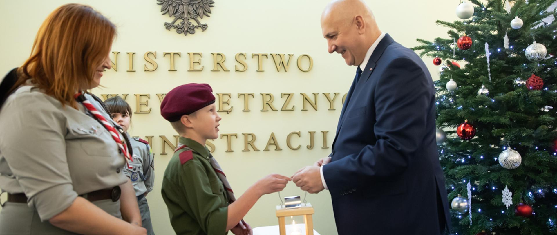 Przekazanie Betlejemskiego Swiatelka Pokoju