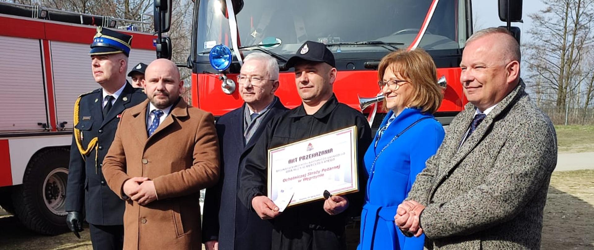 Uroczystość przekazania samochodu dla OSP Węgrzyn