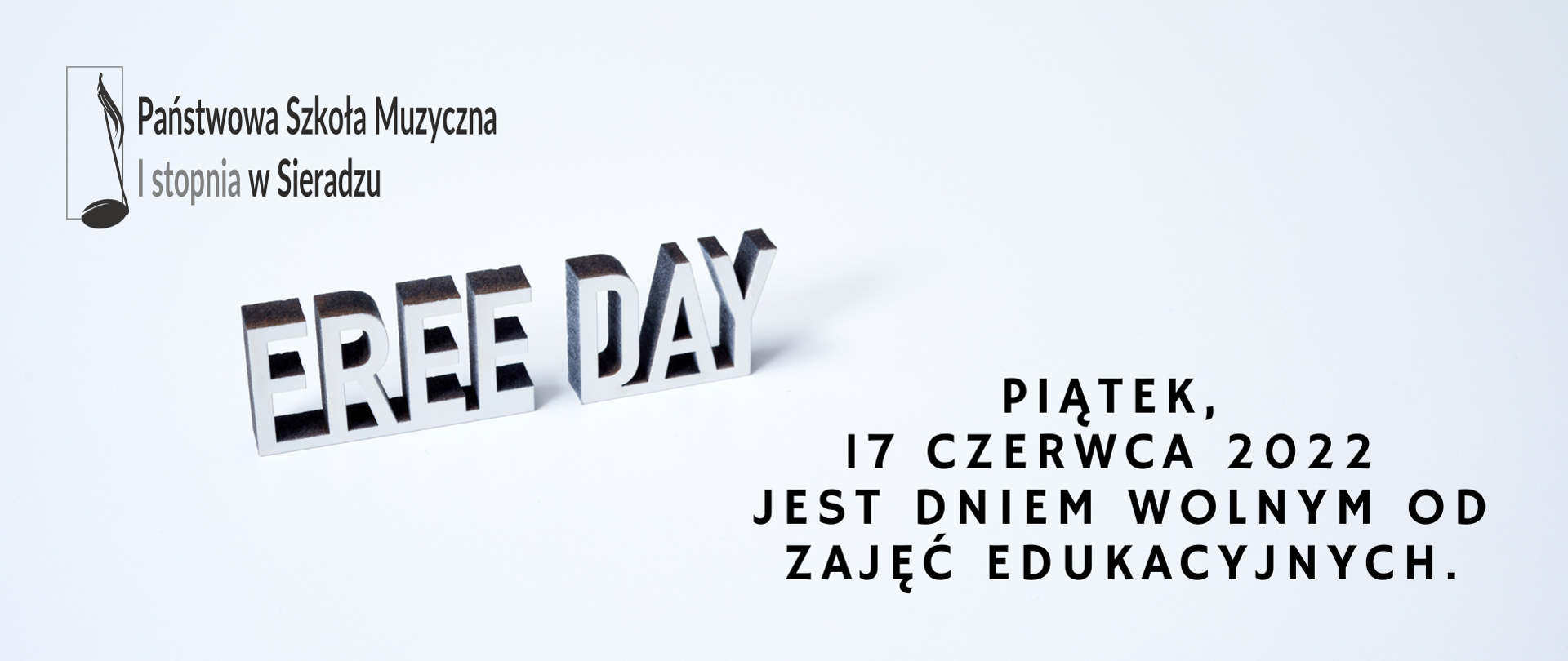 Na jasnoniebieskim tle w lewym, górnym rogu logo PSM I st. w Sieradzu, na środku stylizowany napis Free Day, w prawym dolnym rogu czarnymi literami napis: piątek, 17 czerwca 2022 jest dniem wolnym od zajęć edukacyjnych.