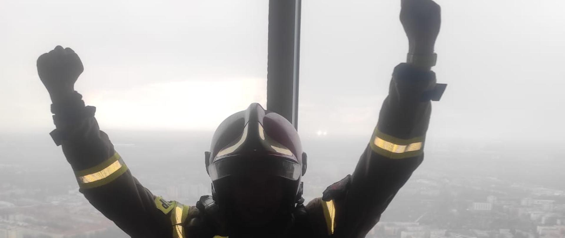 asp. Jędrzej Kaczmarek podczas zawodów sportowych Sky Tower Run