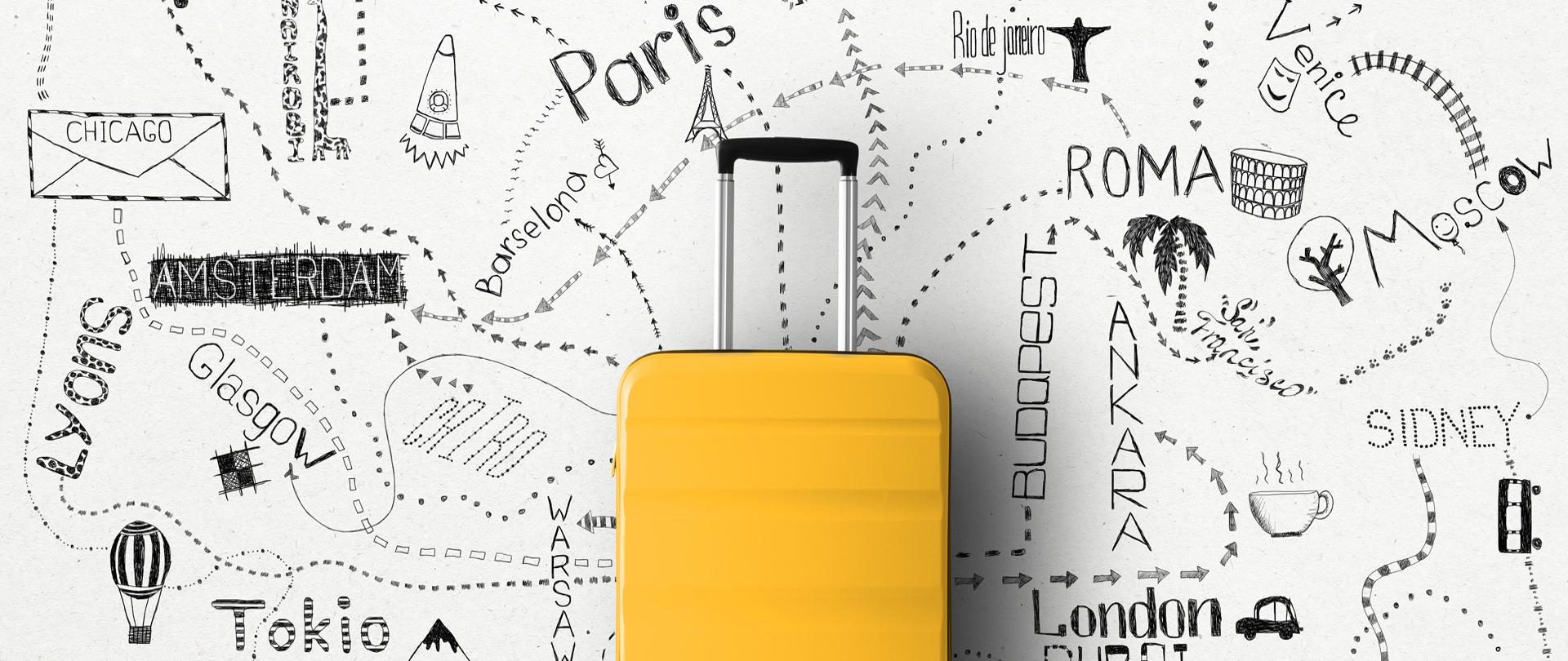 Walizka na tle rysunkowej mapy z nazwami stolic.