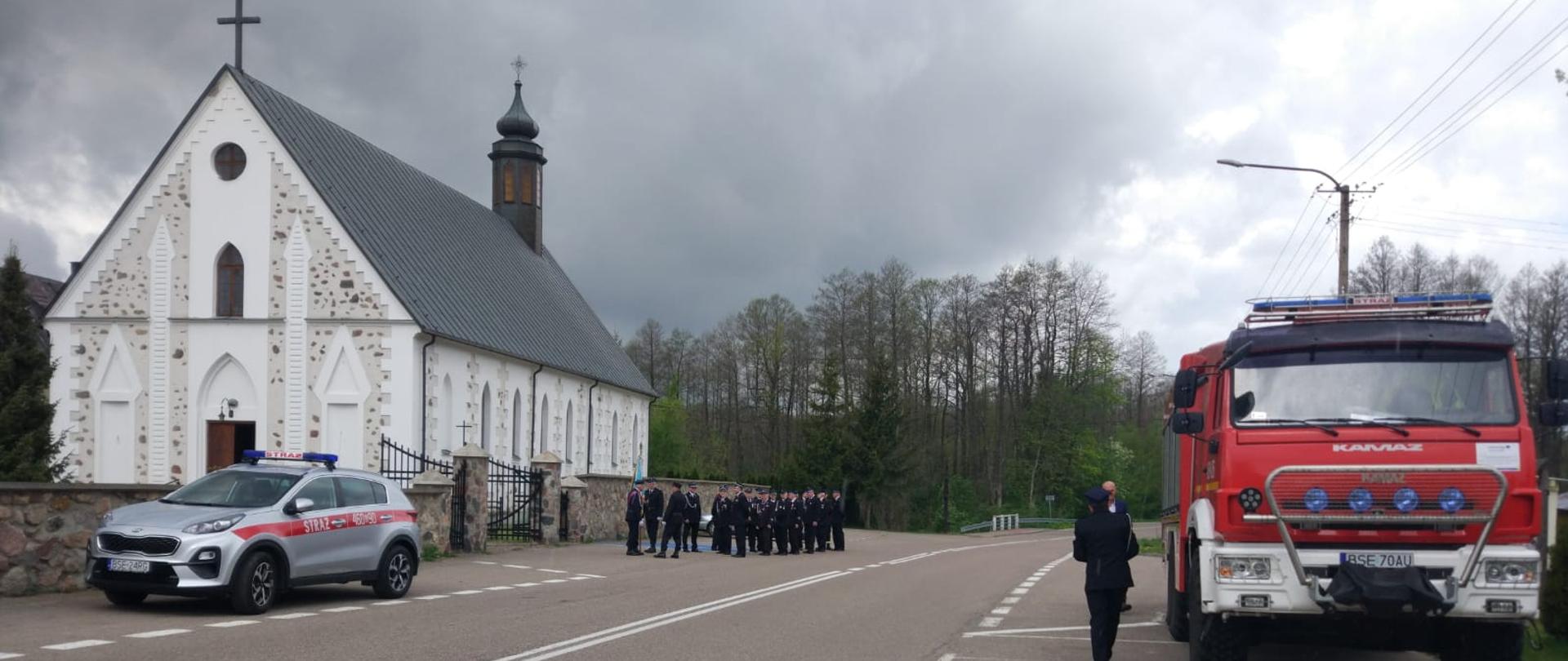 Uroczyste obchody Dnia Strażaka przez Druhów OSP Smolany