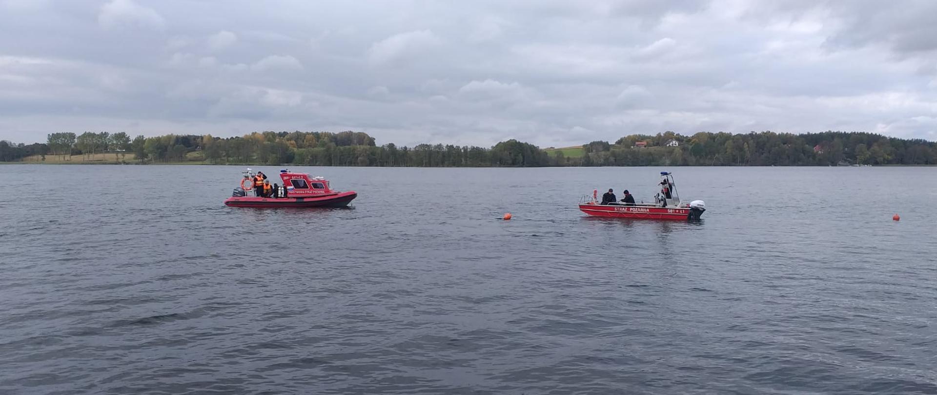 Zdjęcie przedstawia doskonalenie nurków.