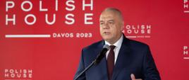Wicepremier Jacek Sasin podczas otwarcia domu Polskiego