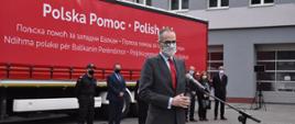 Wiceminister klimatu Adam Guibourgé-Czetwertyński podczas odprawy konwoju z pomocą humanitarną