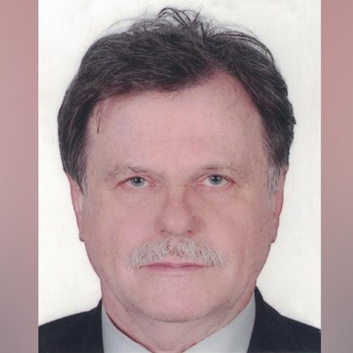 Elegancko ubrany mężczyzna