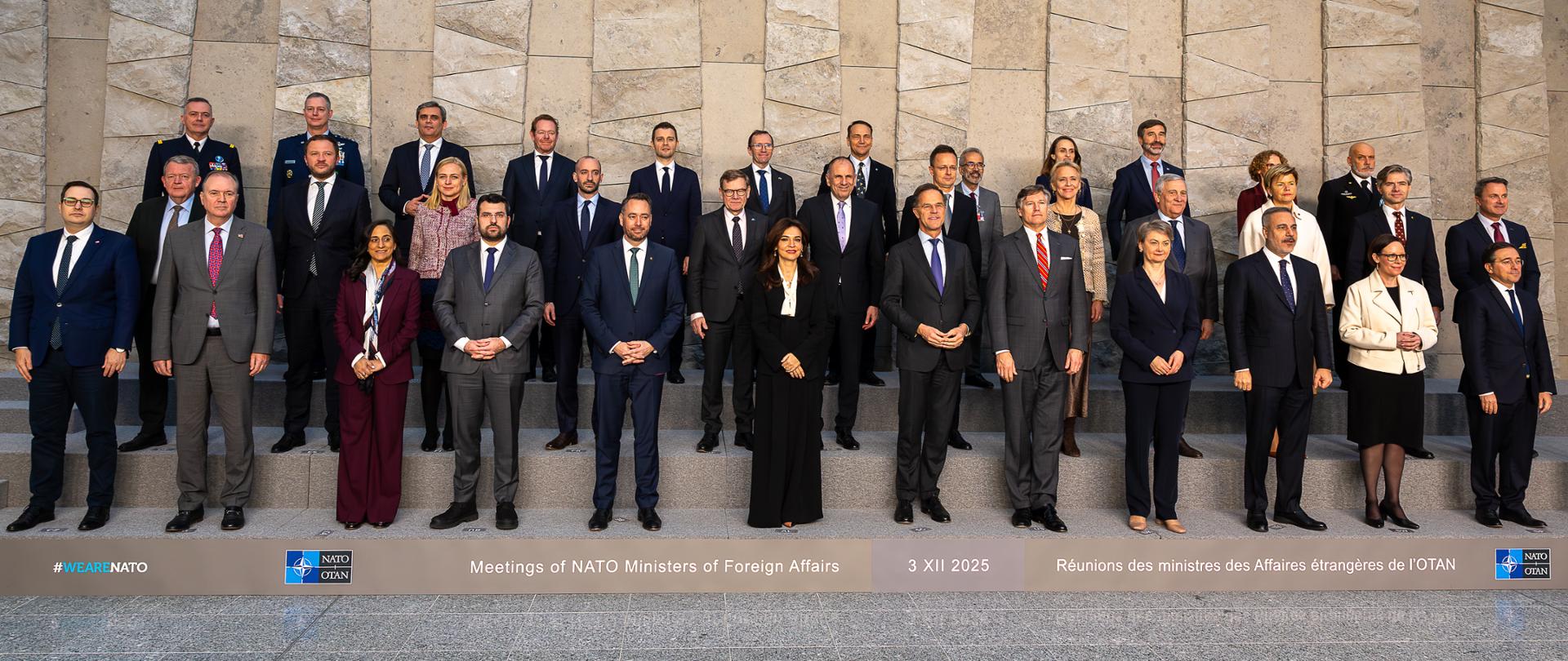 Wicepremier Sikorski wziął udział w spotkaniu ministrów spraw zagranicznych państw NATO 