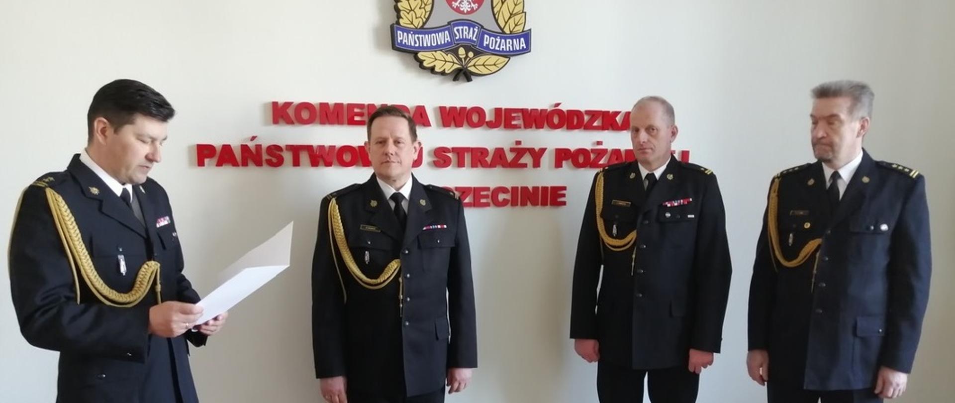 Zdjęcie z odejścia na emeryturę mł, bryg, mgr inż. Dariusz Borek w KW PSP Szczecin