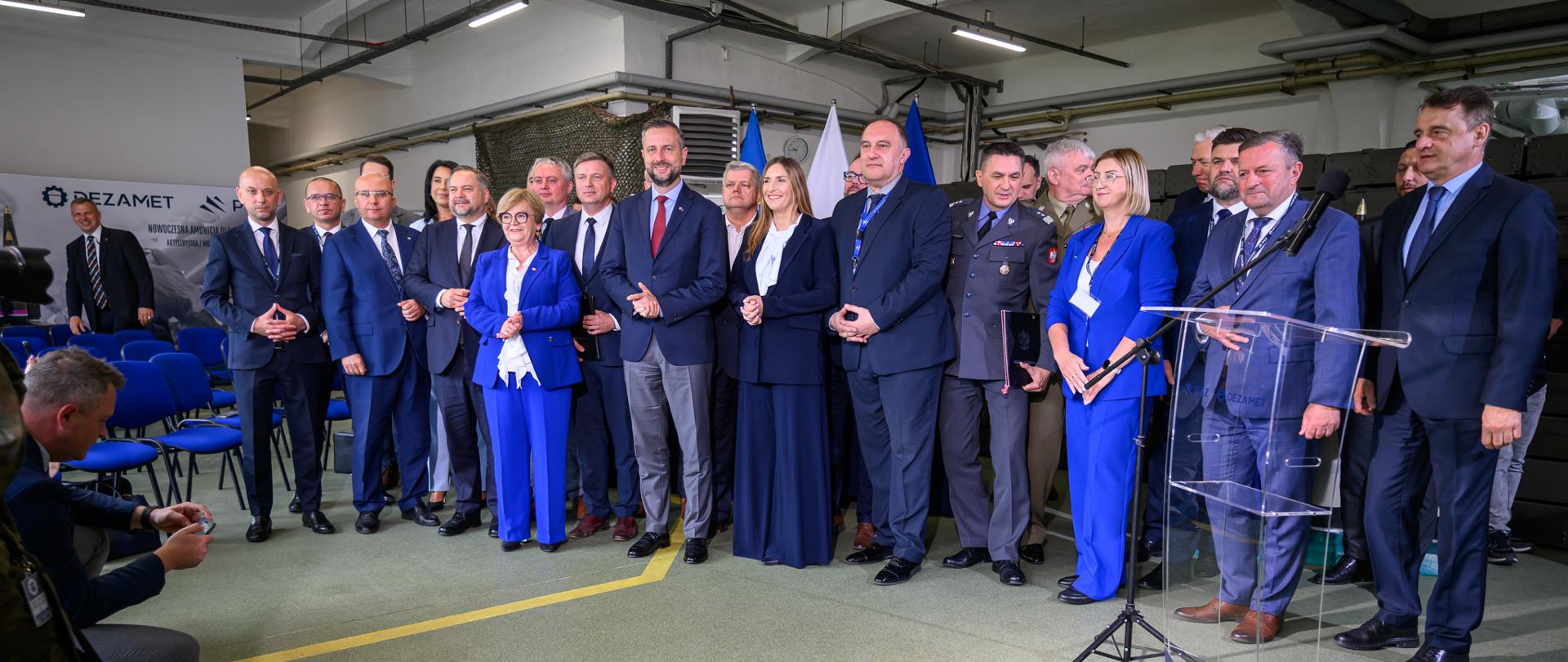 Zdjęcie przedstawia uczestników spotkania