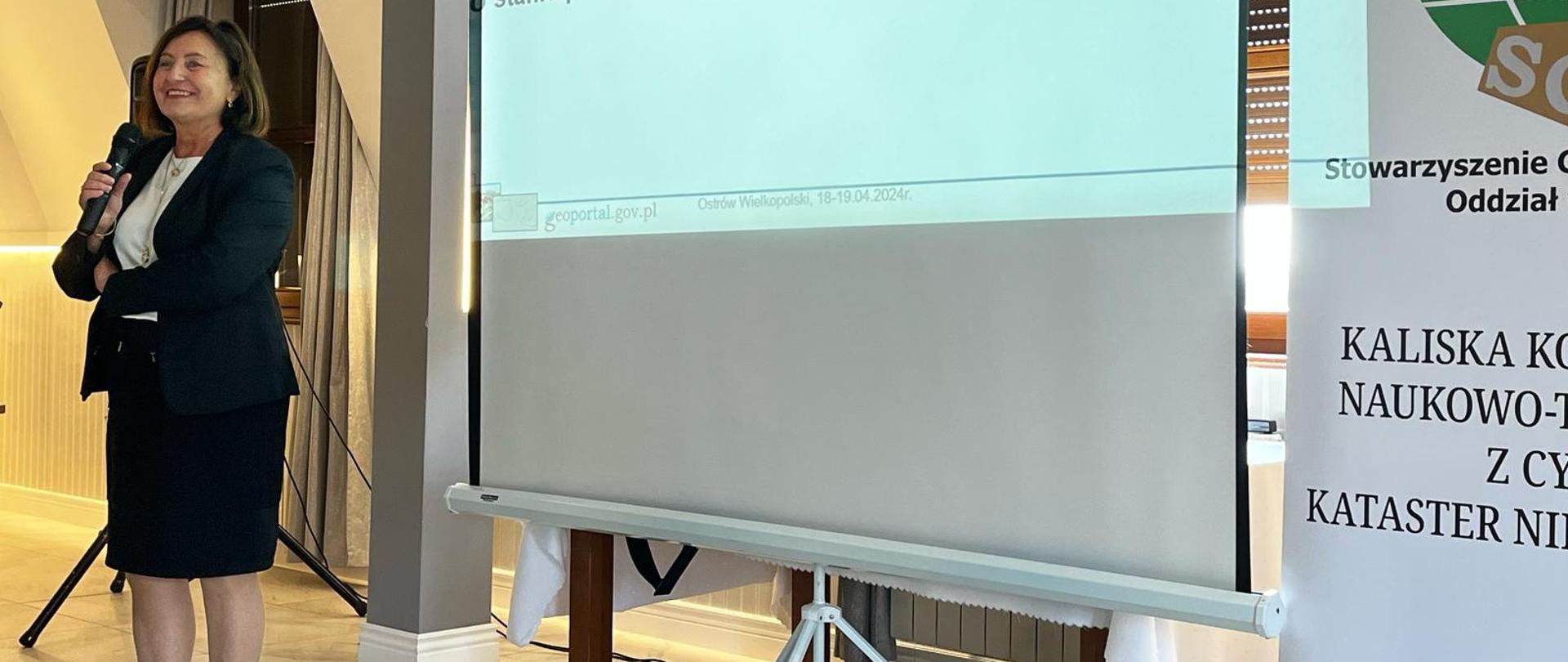 Zdjęcie przedstawia GGK Alicję Kulkę podczas Kaliskiej Konferencji Naukowo-Technicznej