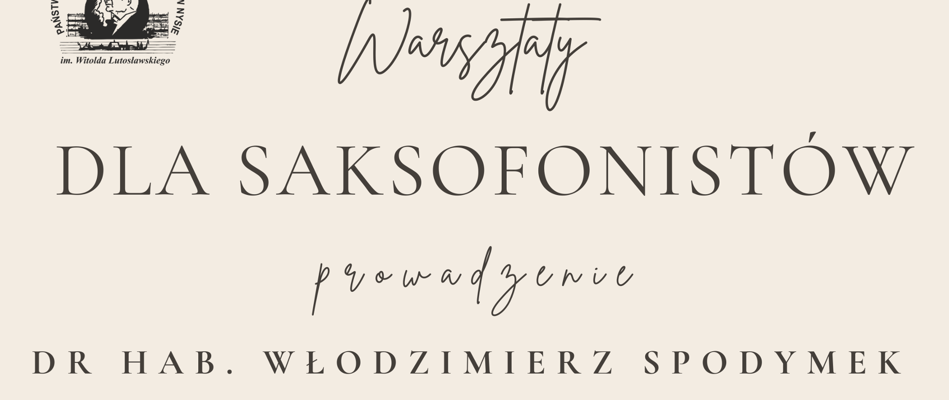 Plakaty kremowe tło w lewym górnym rogu logo szkoły według ustalonego znaku centralnie w ramce kwadratowej grafika przedstawiająca narysowany kreską saksofon teksty warsztaty dla saksofonistów prowadzenie doktor habilitowany Włodzimierz Spodymek akademia muzyczna im Feliksa Nowowiejskiego w Bydgoszczy 5 grudnia 2025 państwowa szkoła muzyczna pierwszego i drugiego stopnia im Witolda Lutosławskiego w Nysie sala kameralna