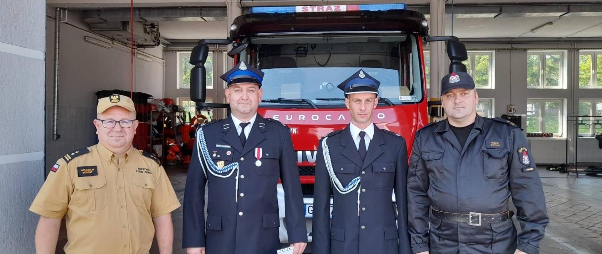 Podpisanie umów ze strażakami OSP skierowanymi przez Zarządy Jednostek OSP oraz ze szkołami nauki jazdy realizującymi szkolenie nastąpiło w siedzibie Komendy Powiatowej PSP w Kwidzynie w obecności Zastępcy Pomorskiego Komendanta Wojewódzkiego bryg. Wojciech Beren