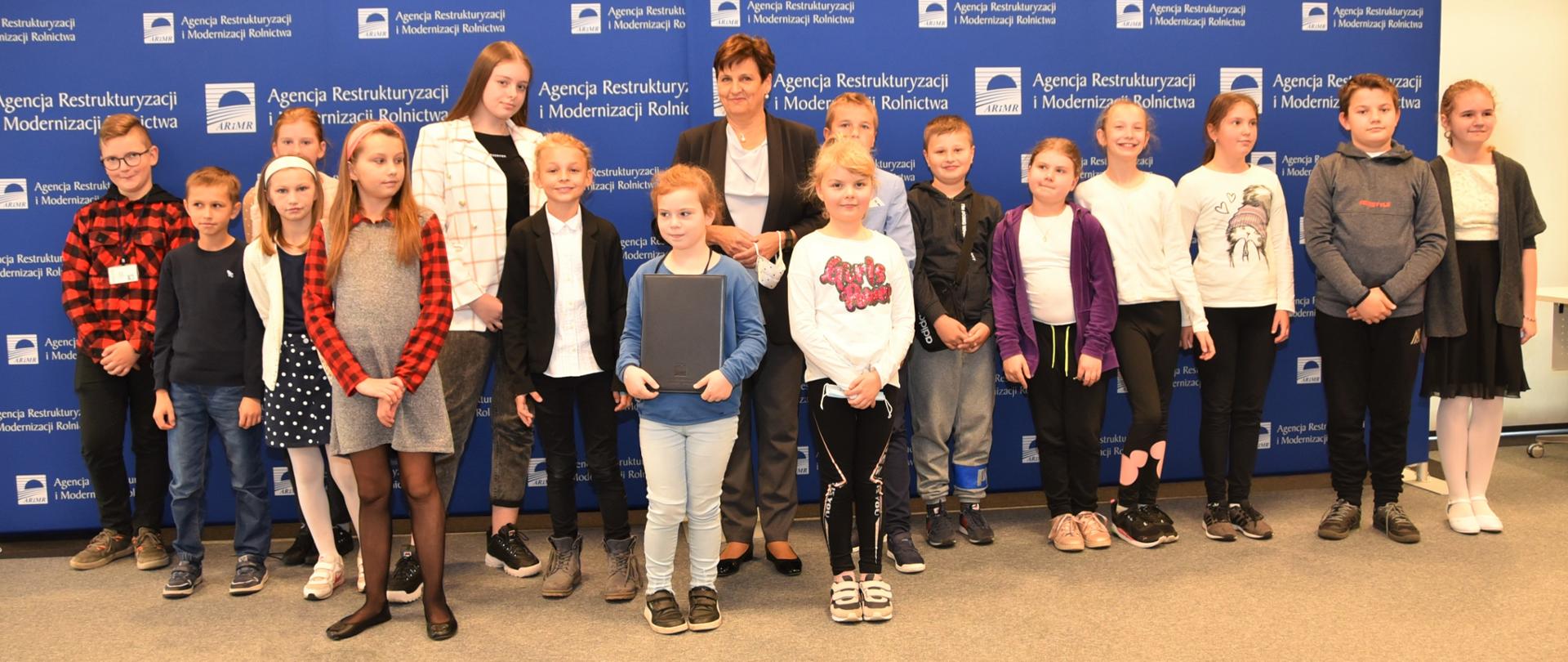 zdjęcie_grupowe_z_Panią_Prezes_ARiMR