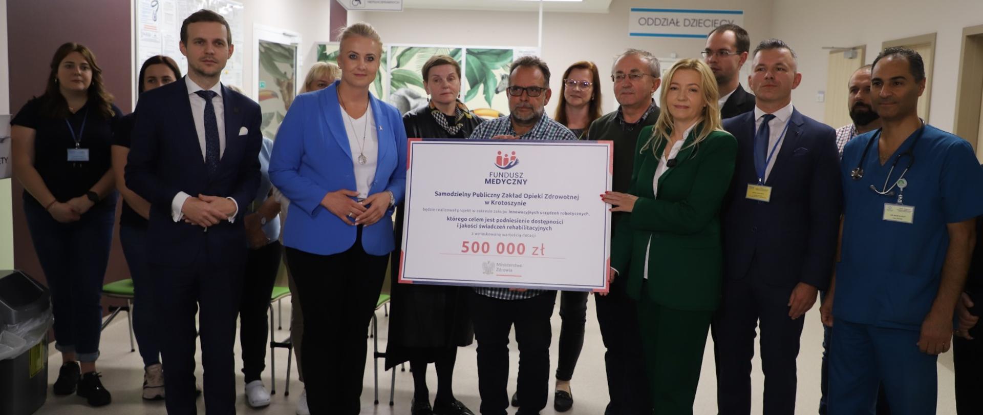 Wręczenie czeku szpitalowi w Krotoszynie na na zakup innowacyjnych urządzeń robotycznych