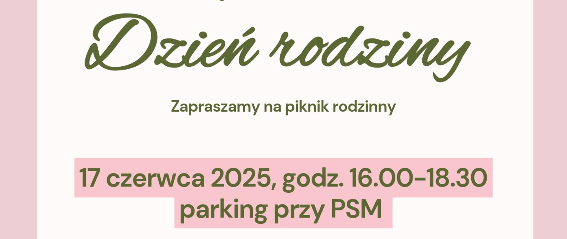 Plakat promujący rodzinny piknik. Główne kolory to różowy i biały, a w górnym lewym rogu znajduje się ozdobny wzór przypominający stempel. Tekst w języku polskim informuje o wydarzeniu "Świętuj z nami Dzień Rodziny". Impreza odbędzie się 17 czerwca 2025 roku o godz. 16:00-18:30 na parkingu przy PSM. W programie: gry i zabawy z WodzirejBand, popcorn i wata cukrowa, dmuchańce, pokaz strażacki, kawiarenka dla rodziców oraz loteria fantowa zorganizowana przez Radę Rodziców. Uczniowie i rodzice są zaproszeni do wspólnej zabawy. Na dole plakatu znaleźć można nazwę Państwowej Szkoły Muzycznej I stopnia im. Jana Sebastiana Bacha w Grajewie. Po prawej stronie plakatu umieszczono rodzinę siedzącą na kocu piknikowym w parku.