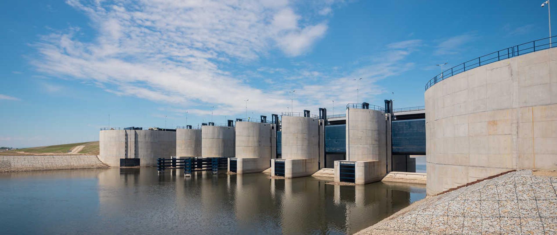 Widok na Budowlę Przelewowo-Spustową