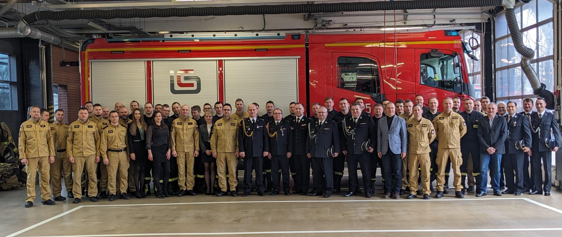 Uroczysta zmiana służby z okazji przejścia na zaopatrzenie emerytalne Zastępcy Komendanta Powiatowego Państwowej Straży Pożarnej w Mikołowie