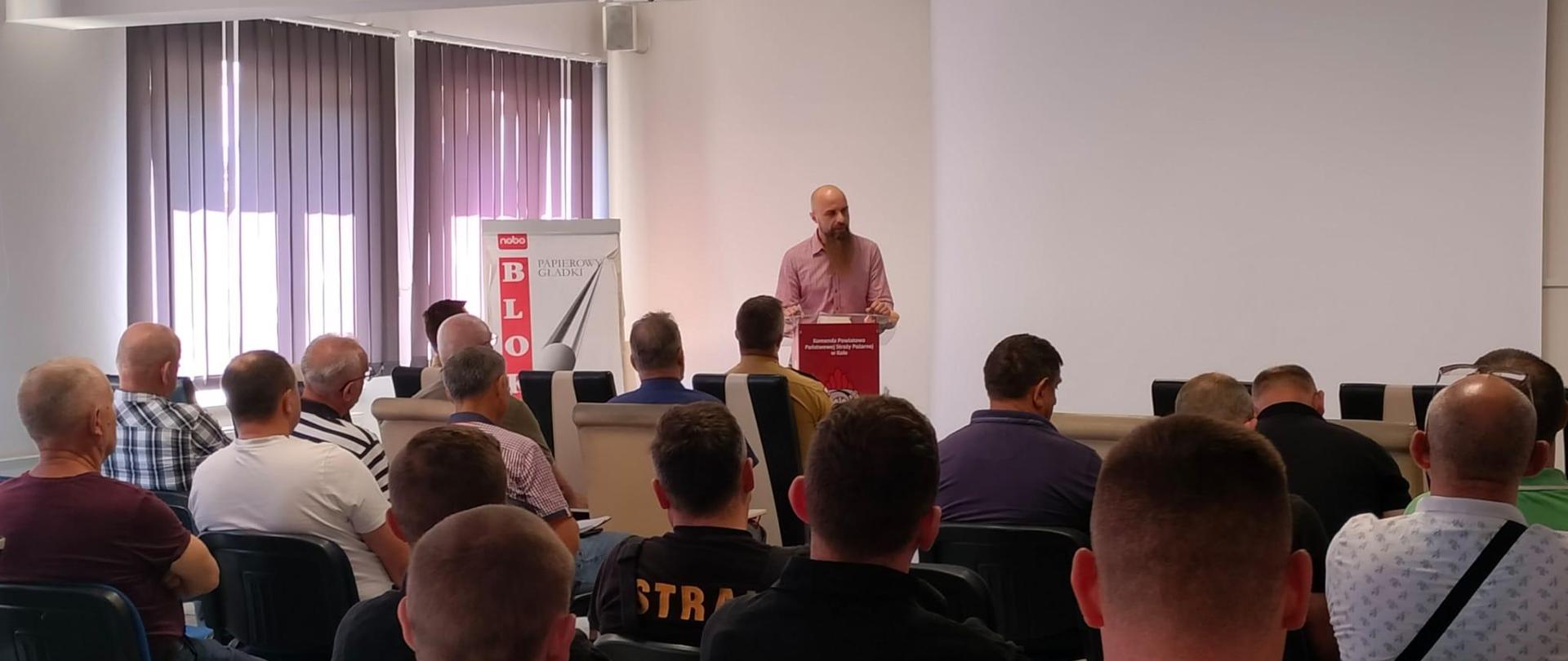 Strażacy podczas szkolenia prowadzonego przez Pana Prokuratora 