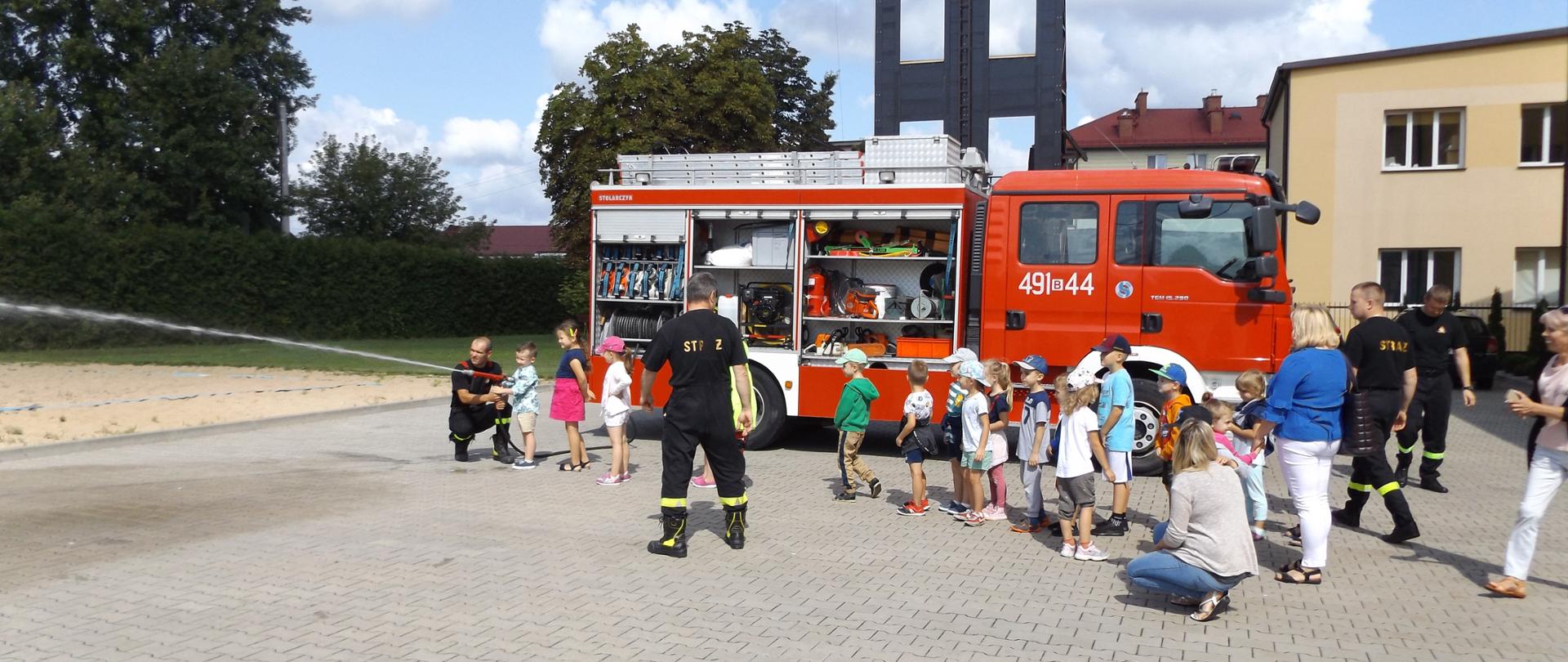 Dzieci z wizytą w PSP w Wysokiem Mazowieckiem