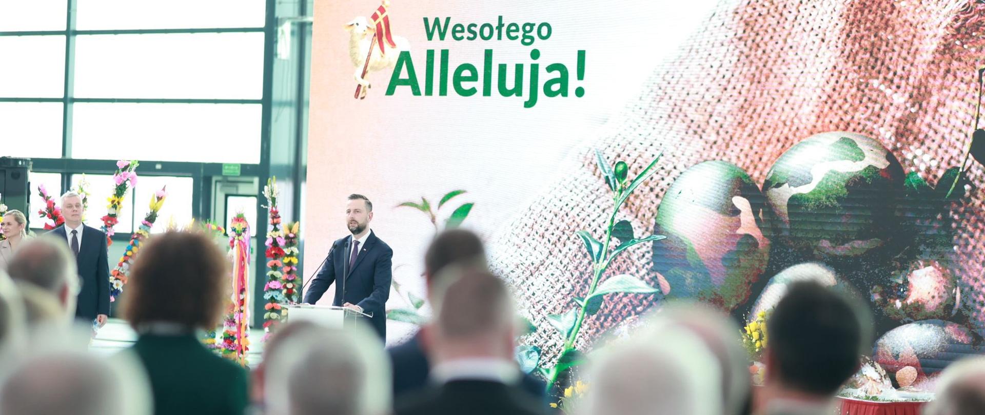 16 kwietnia br. szef MON wziął udział w spotkaniu Wielkanocnym z żołnierzami i pracownikami wojska.