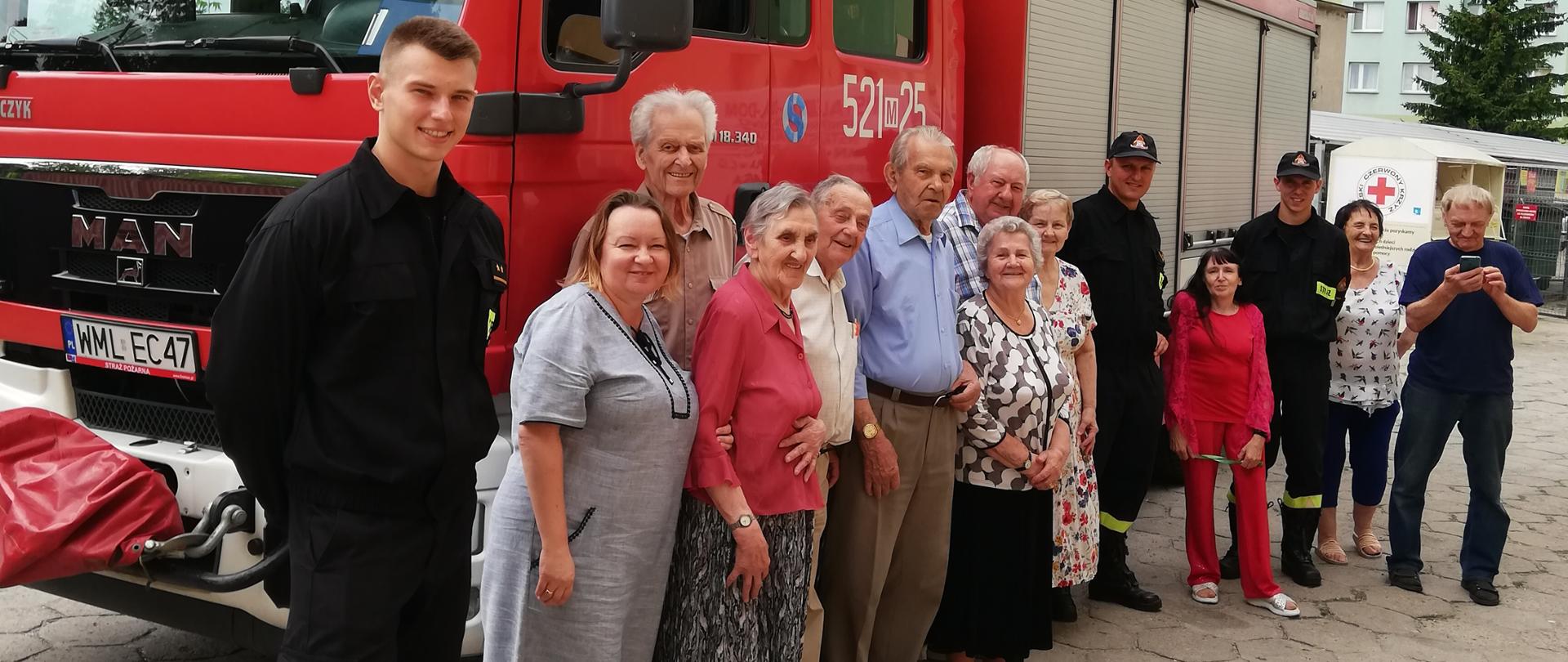 Strażacy w Dziennym Domu Seniora+ w Mławie.