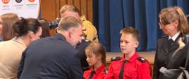 Na zdjęciu uczestnicy uroczystego wręczenia dyplomów laureatom konkursu „Budujemy SYSTEM ODPORNOŚCI SPOŁECZNEJ w lokalnych społecznościach”. 