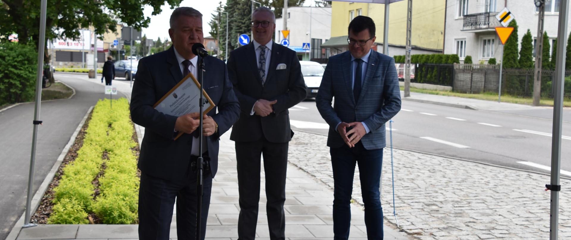 Na zdjęciu widać mężczyzn