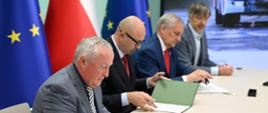 Zdjęcie grupowe. Podpisanie umowy