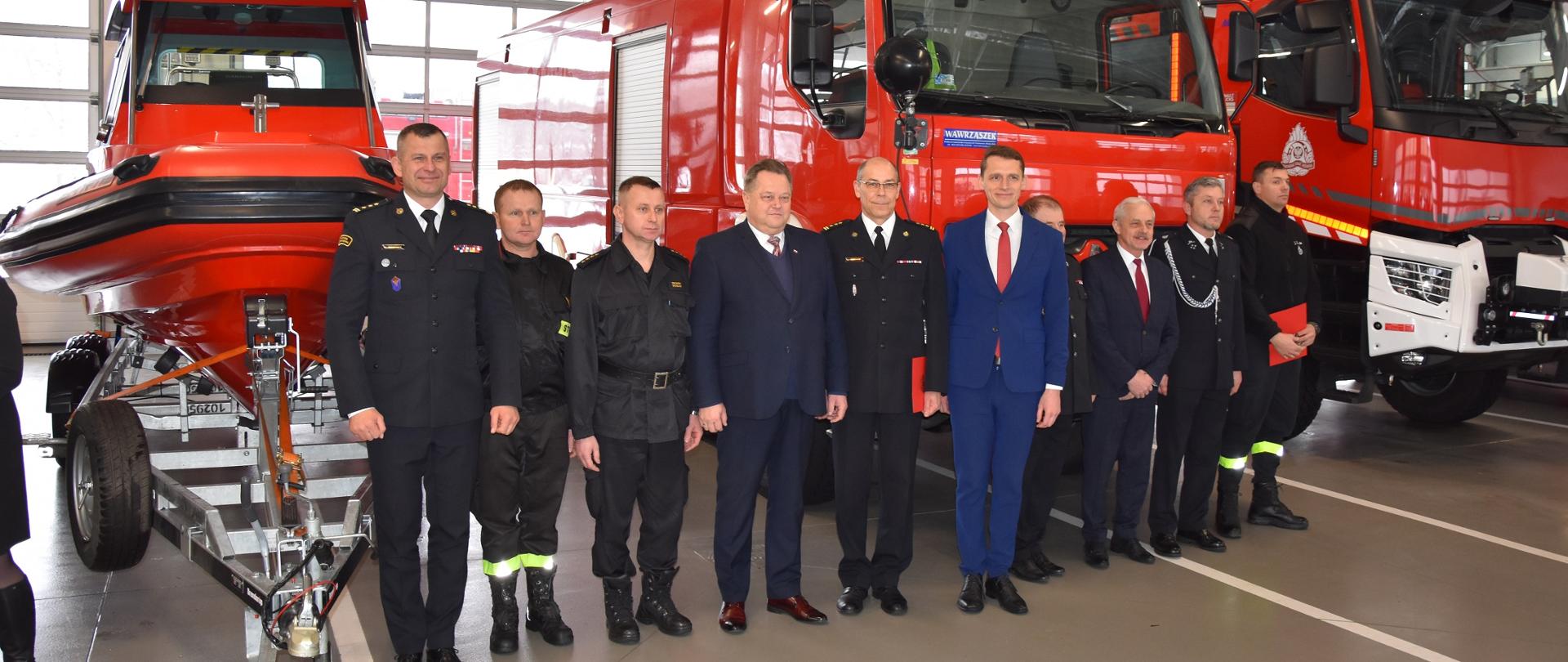 Przekazanie nowej łodzi ratowniczej