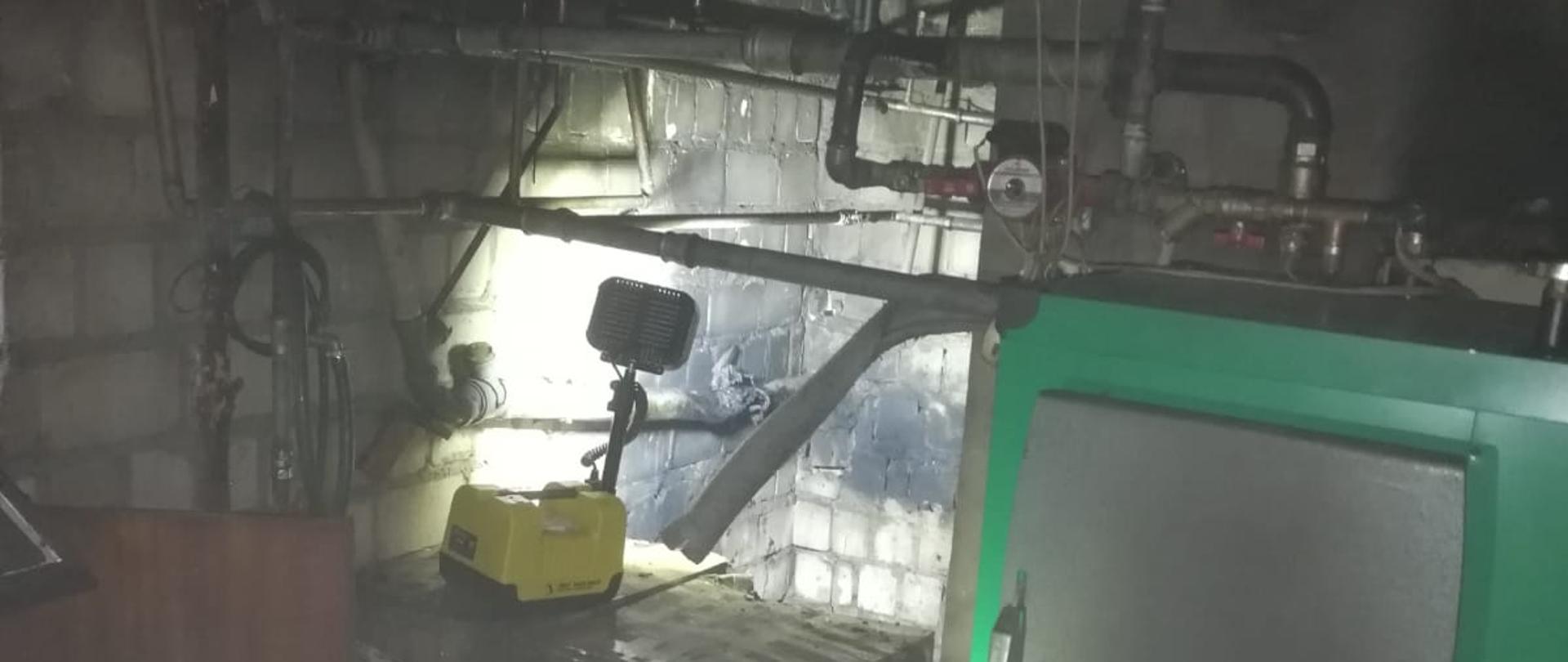 Na zdjęciu widać wnętrze spalonej kotłowni